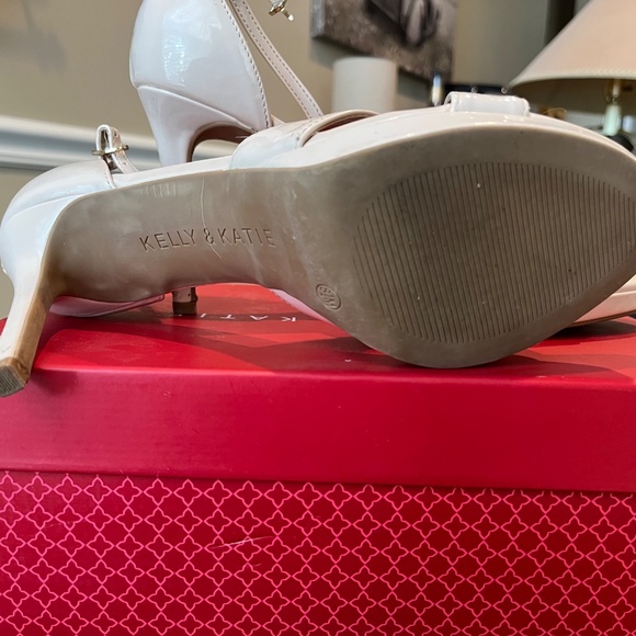 Women’s heels - Picture 3 of 4